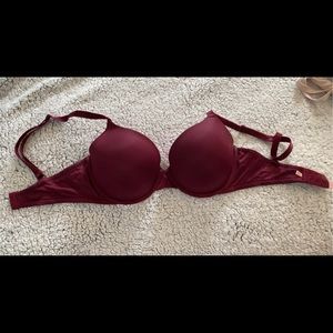 PINK wear everywhere t-shirt lightly lined bra